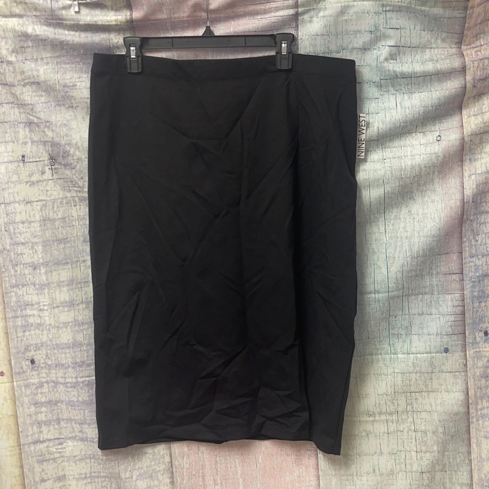 Brand new Woman’s Nine West Skirt. Size XL.